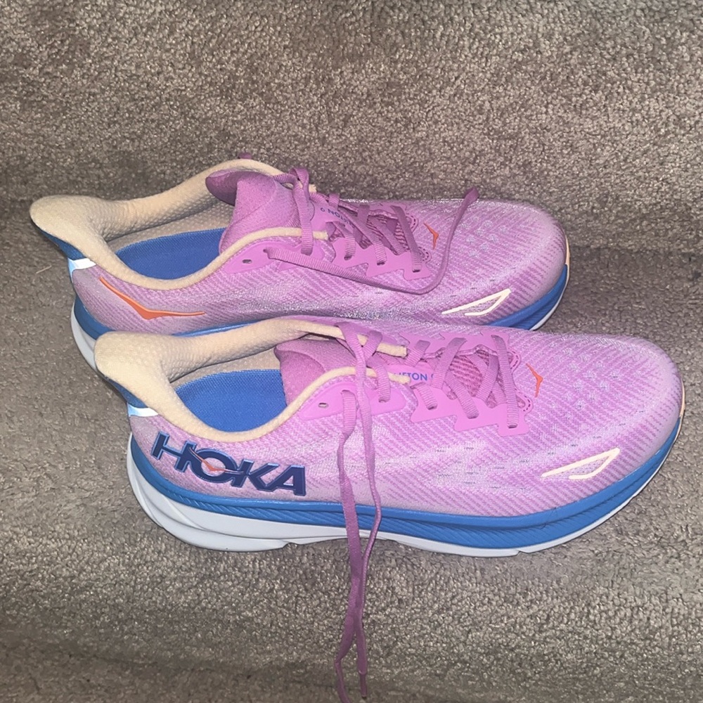 Brand New Hokas, never worn.Realized they were too big after after 35 days
